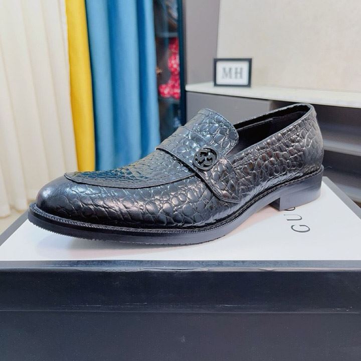 G*u*i leather shoes